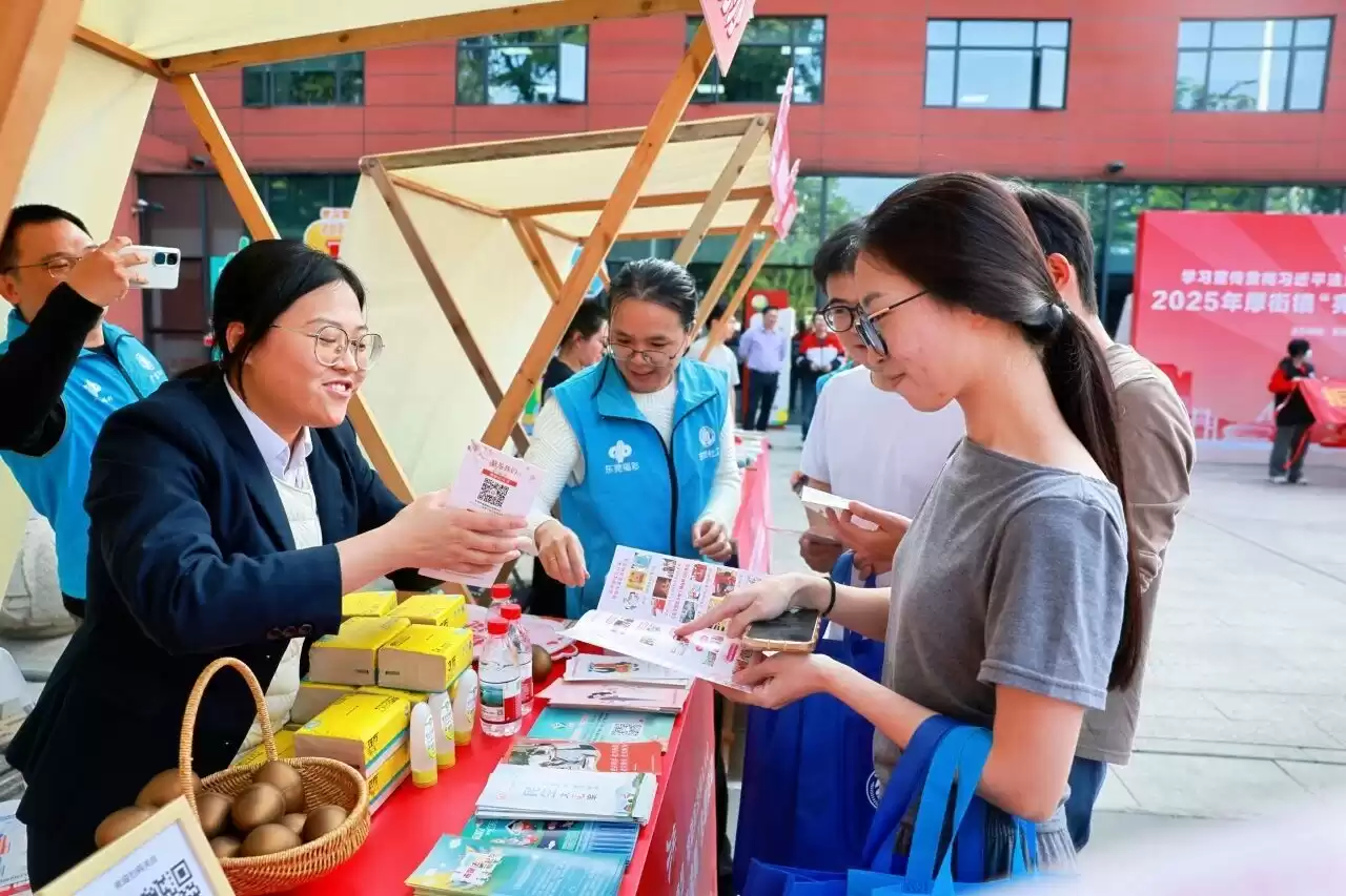 当法治“嘉年华”遇见青春校园，厚街国家宪法日这样“玩”出新花样！