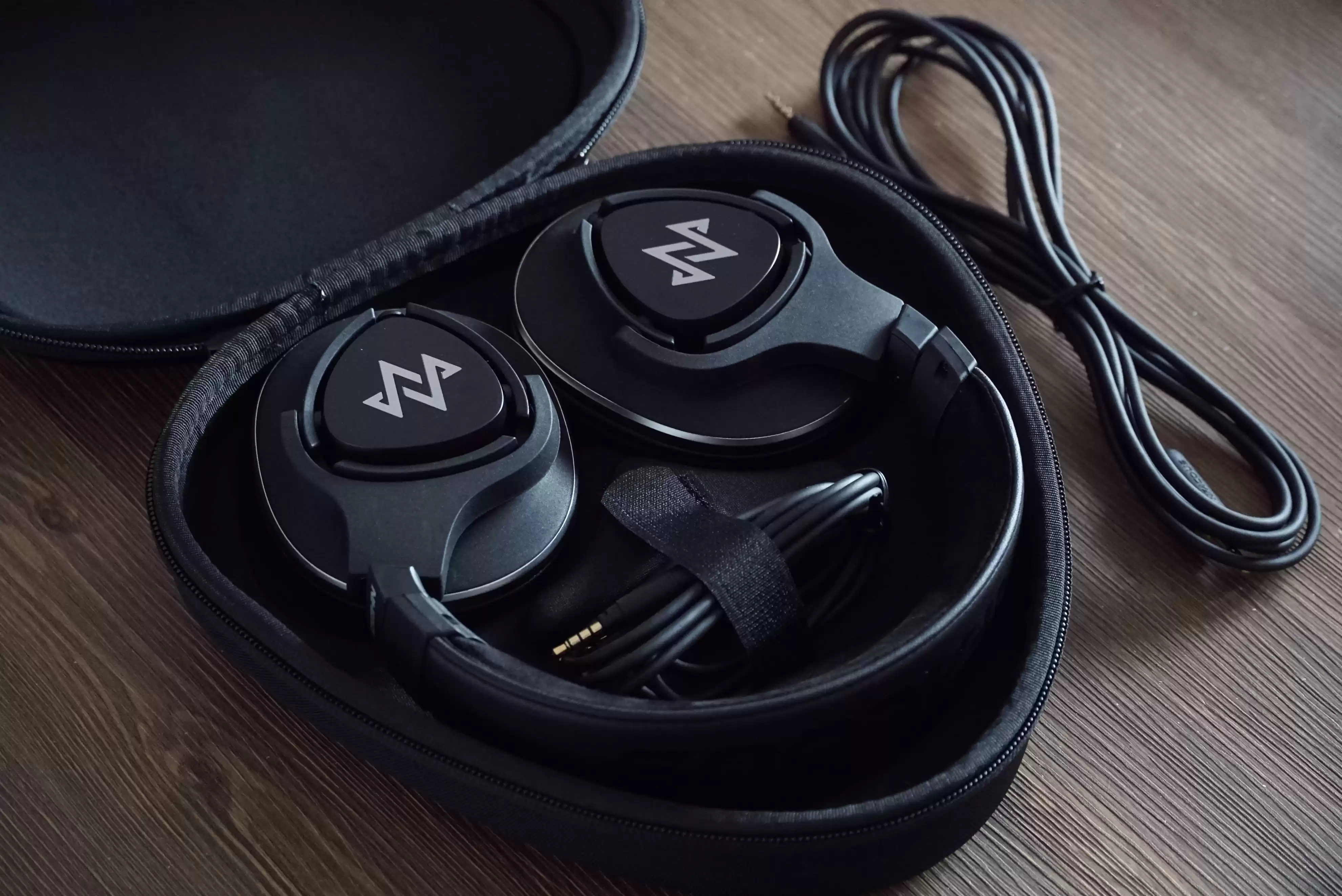 国产监听新王炸！核反应堆材料振膜，超1.5特斯拉磁通，正面硬刚索尼！