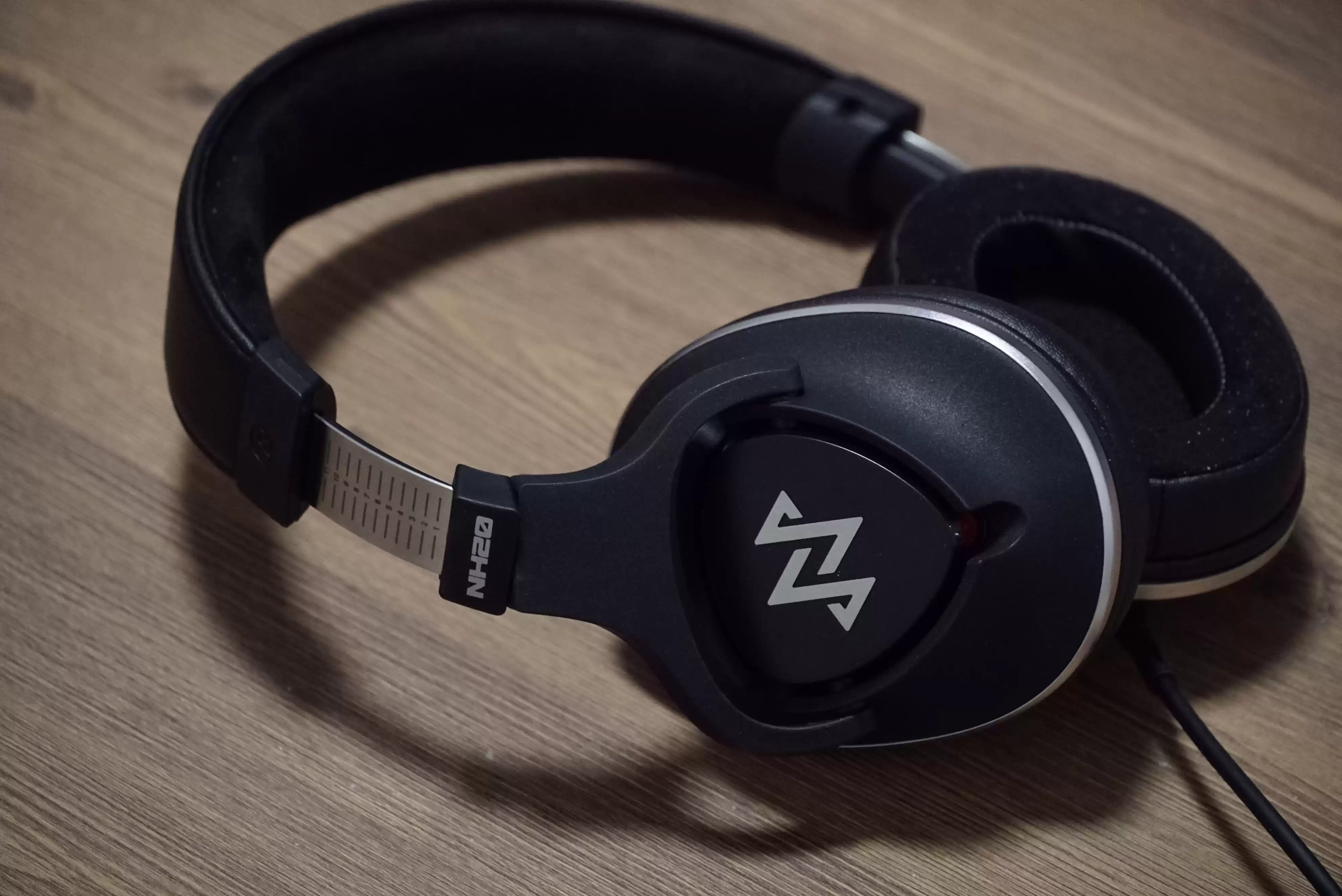 国产监听新王炸！核反应堆材料振膜，超1.5特斯拉磁通，正面硬刚索尼！