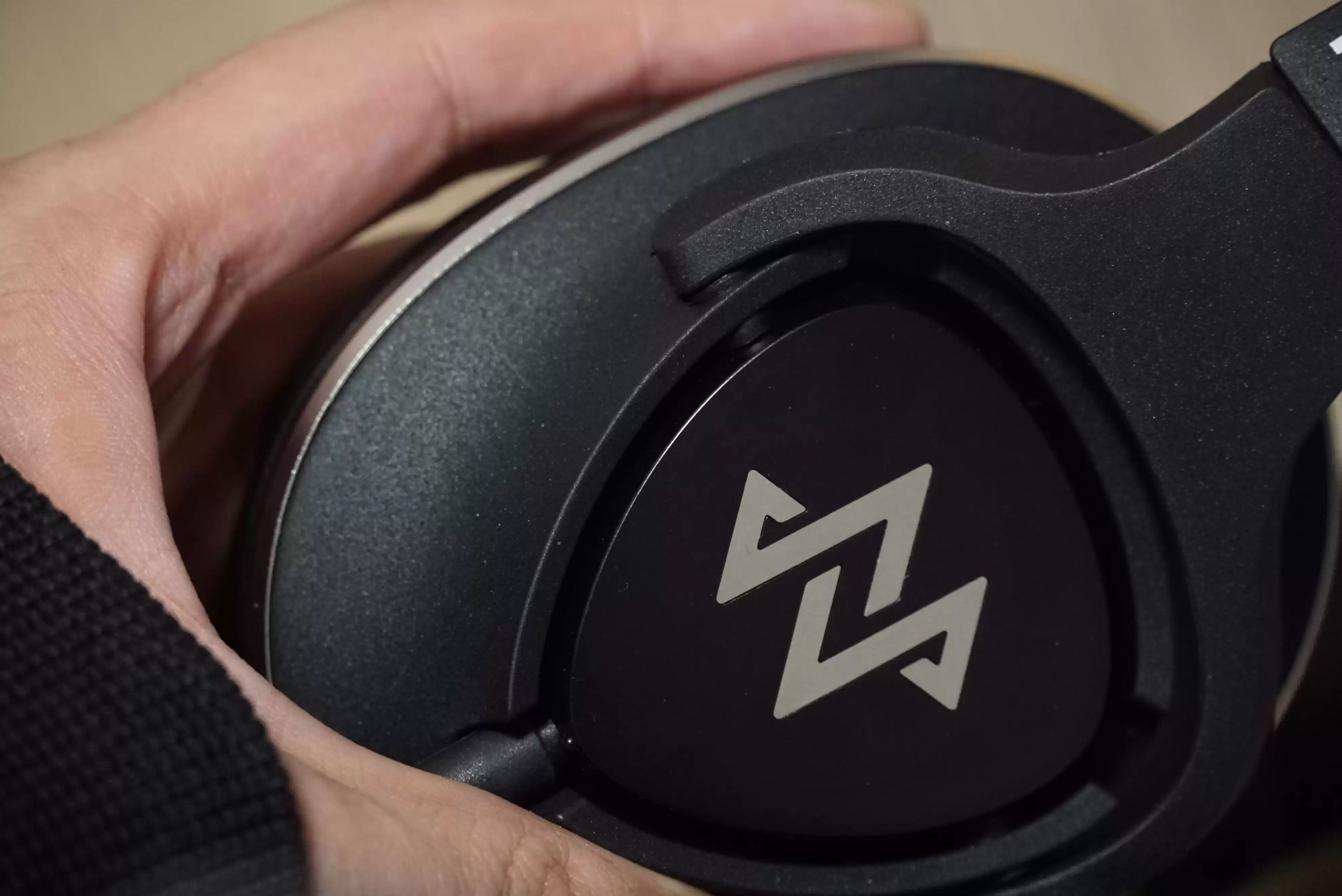 国产监听新王炸！核反应堆材料振膜，超1.5特斯拉磁通，正面硬刚索尼！