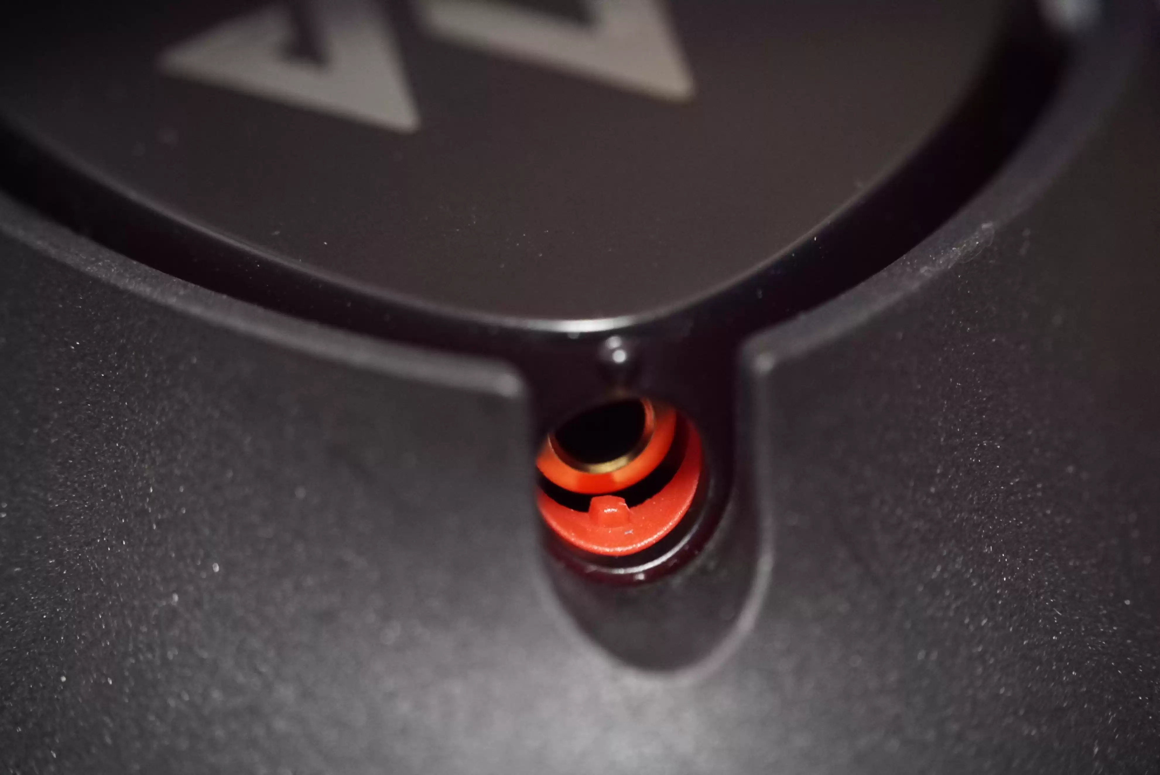 国产监听新王炸！核反应堆材料振膜，超1.5特斯拉磁通，正面硬刚索尼！