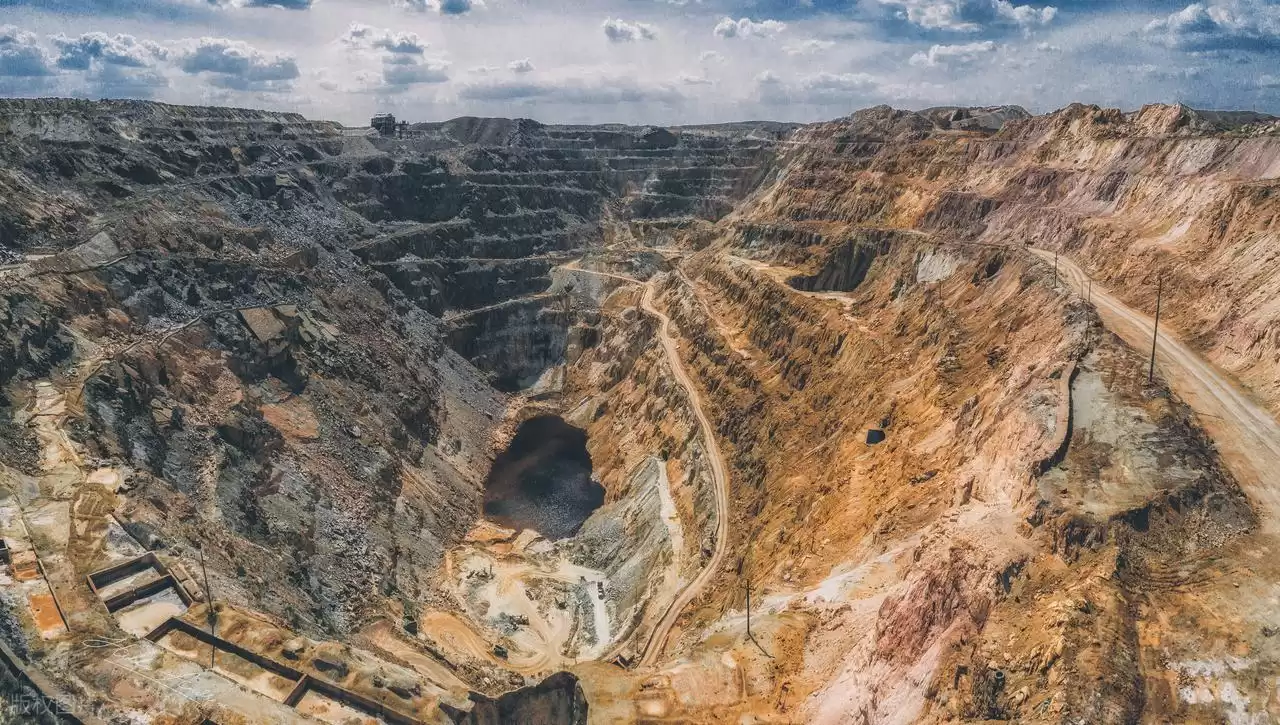 技术入股避坑指南：不缴税？这4个条件缺一不可！少一条，公司估值直接腰斩！