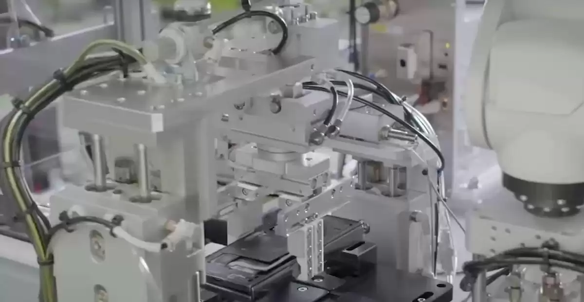 曲面屏生死局：火了十年，终将谢幕？