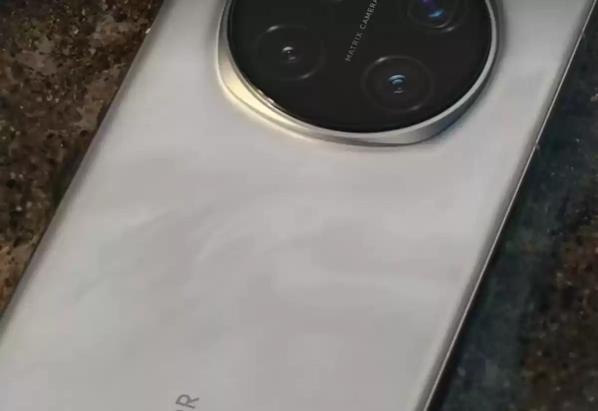 曲面屏生死局：火了十年，终将谢幕？