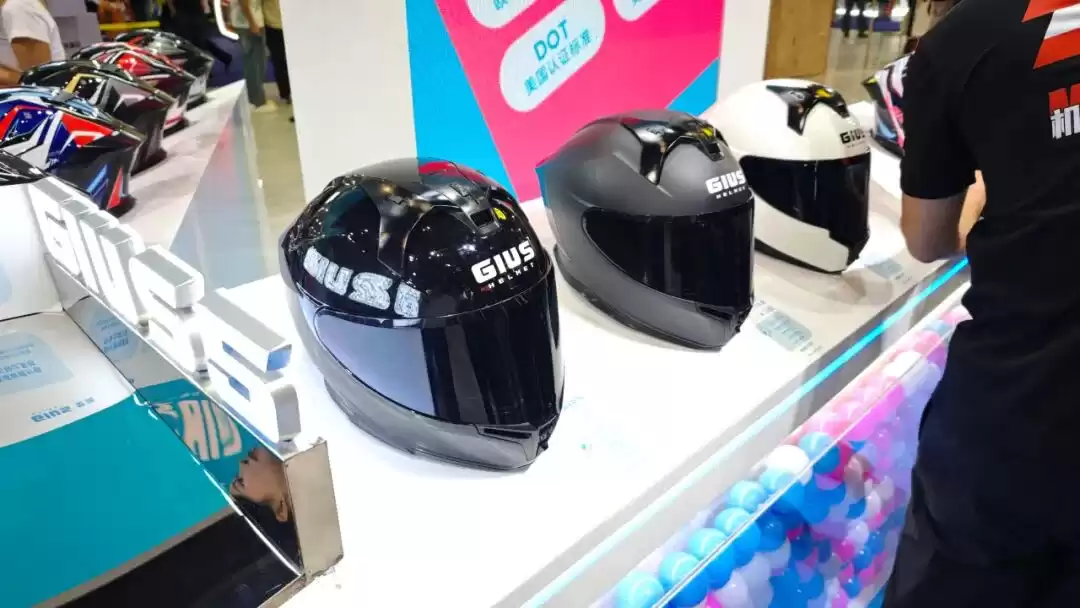 颠覆骑行安全！摩雷士2025摩博会亮出尖端头盔技术，新品牌“觉势”重新定义“入门级”天花板