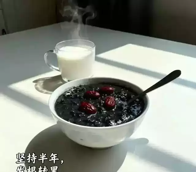 白发“返黑”密码公开！坚持半年，我亲眼见证发根由白转黑