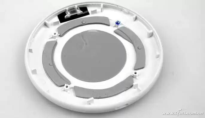 无线充电彻底解密：手机如何摆脱线缆？一文读懂所有奥秘！