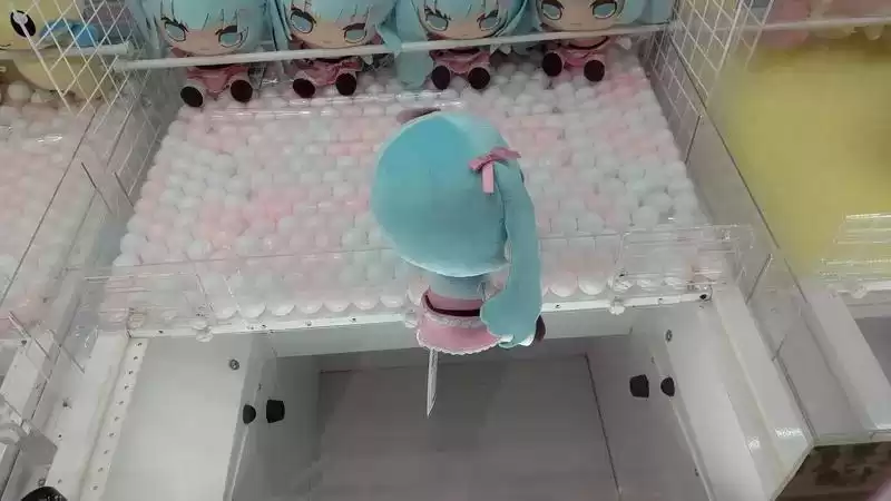 夹娃娃机终极噩梦：初音未来双马尾，卡洞之王诞生！