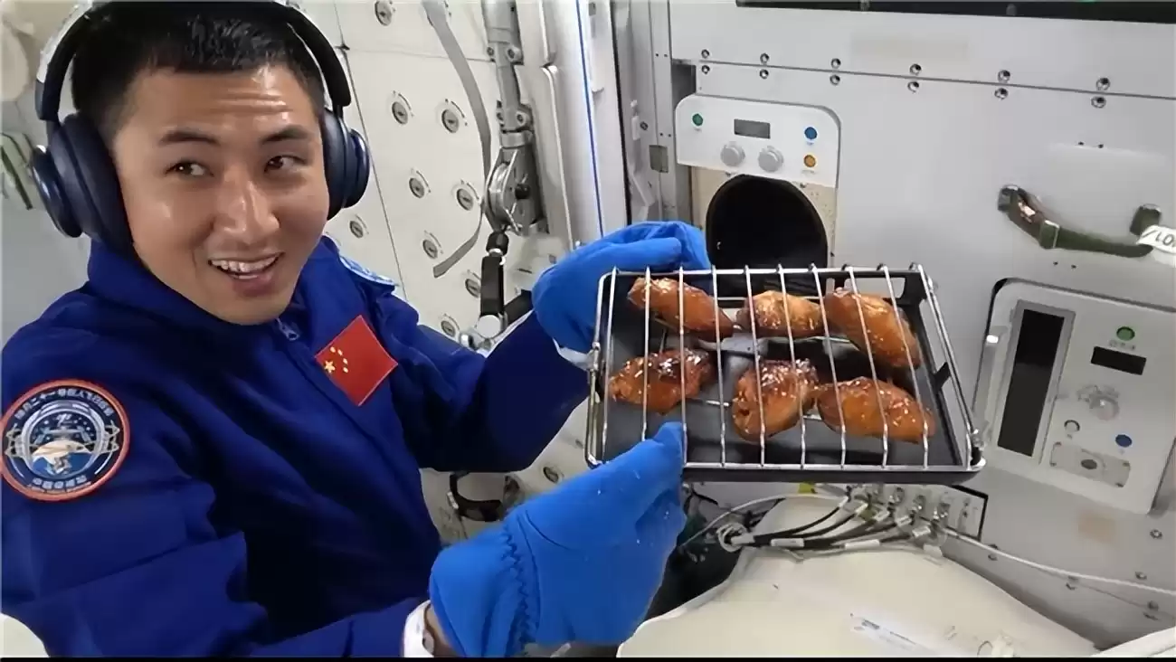 太空厨房震撼生活！《经济日报》专题点赞九阳，揭秘热风烘烤机如何引领太空科技民用革命