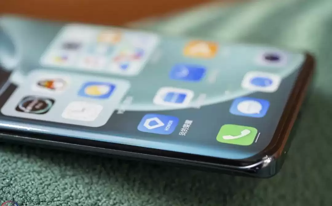 曲面屏“退潮”真相：从旗舰标配到“稀罕物”的惊心逆转