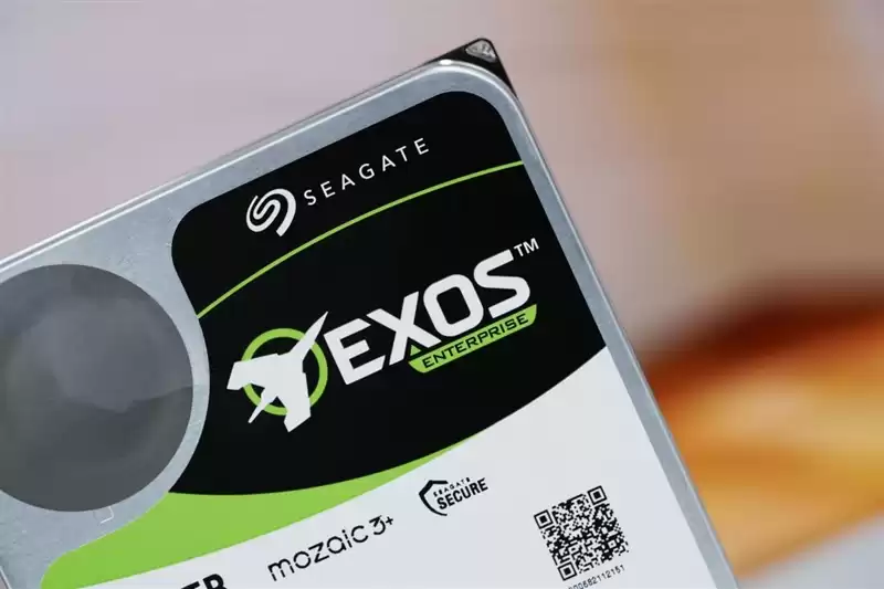 性能巅峰！希捷银河Exos M 30TB硬盘评测：HAMR+CMR双技术引爆300MBs读取风暴