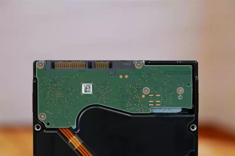 性能巅峰！希捷银河Exos M 30TB硬盘评测：HAMR+CMR双技术引爆300MBs读取风暴