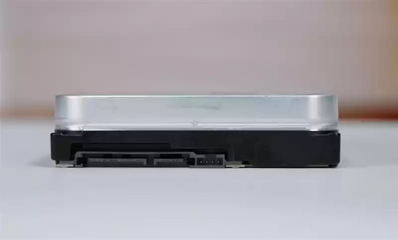 性能巅峰！希捷银河Exos M 30TB硬盘评测：HAMR+CMR双技术引爆300MBs读取风暴