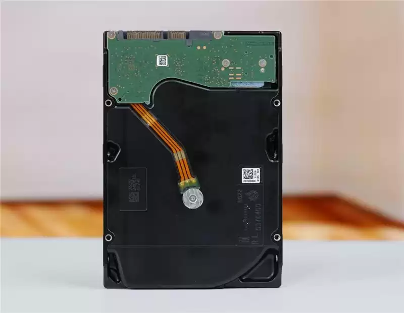 性能巅峰！希捷银河Exos M 30TB硬盘评测：HAMR+CMR双技术引爆300MBs读取风暴