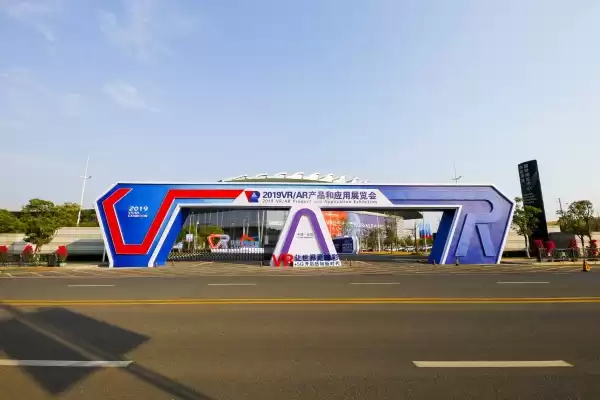 AI+VR深度融合正重塑未来！2025年最前沿黑科技全景