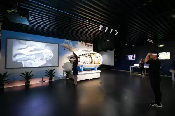 AI+VR深度融合正重塑未来！2025年最前沿黑科技全景