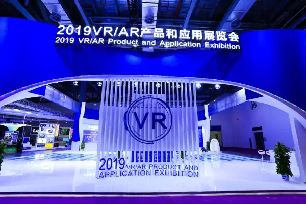 AI+VR深度融合正重塑未来！2025年最前沿黑科技全景