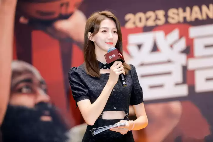 探寻智能客服新境界：当传统旗袍遇见人工智能