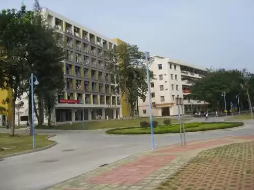 探寻羊城那所外语与艺术交织的学府：你的未来另一扇门