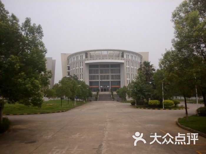 探秘山水学府:重庆水利电力职业技术学院的别样魅力 探秘山水学府:重庆水利电力职业技术学院的别样魅力