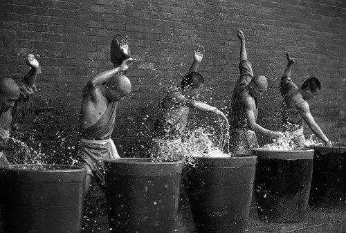 探秘民间酿酒真功夫，老师傅手把手教你酿出醇香好酒