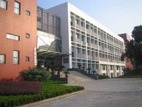 金华职业技术学院教学真章：课堂直通生产线，学子未毕业已“上岗”