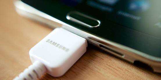 三星S7快充技术：为何它曾是充电体验的“水桶机”