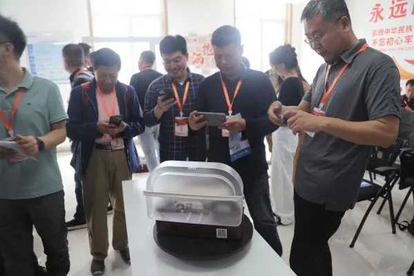 擦窗机器人里的“小巨人”：看山西嘉世达如何用一块抹布擦亮全球