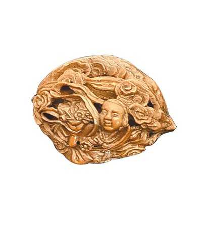 方寸之间的乾坤：核雕艺术的千年技艺与新生