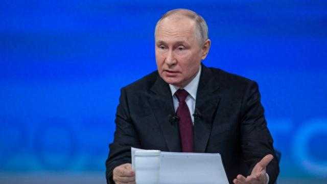 普京亲身体验AI作画直言“害怕”,背后藏着什么战略考量? 普京亲身体验AI作画直言“害怕”,背后藏着什么战略考量?