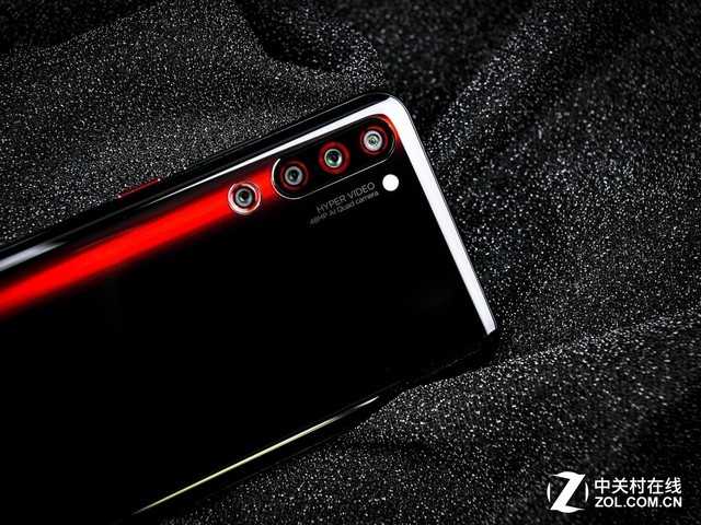 智能四摄与三摄：拍照江湖里的新较量