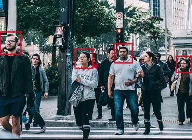 智能执法浪潮下的生活变奏曲