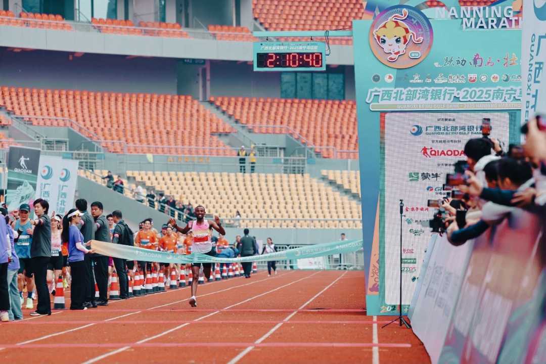 智能马拉松:AI学习路上的加速器与暖心伴侣 智能马拉松:AI学习路上的加速器与暖心伴侣