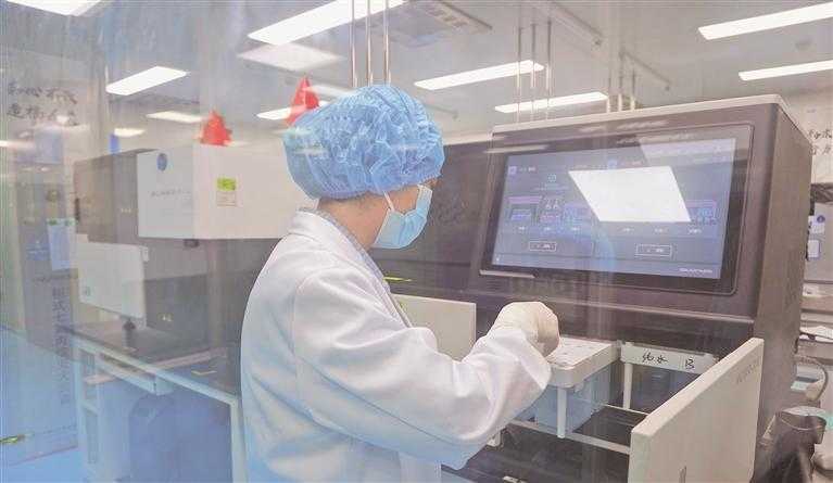 标笨技术部那些事儿：从玻璃瓶到聪明柜子的奇幻之旅