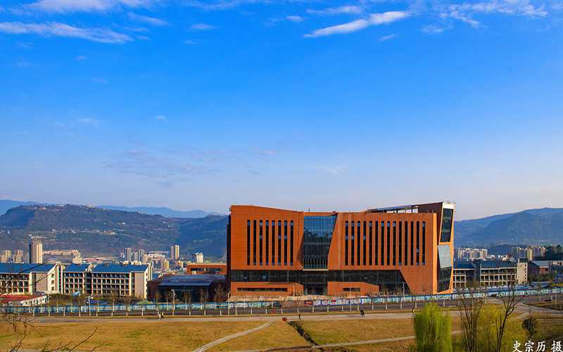 校园“空间魔法”大：三峡技术学院风套装整理术让你宿舍焕然一新