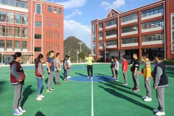 校园风尚新选择：解读六盘水技术学院风套装的魅力与价值