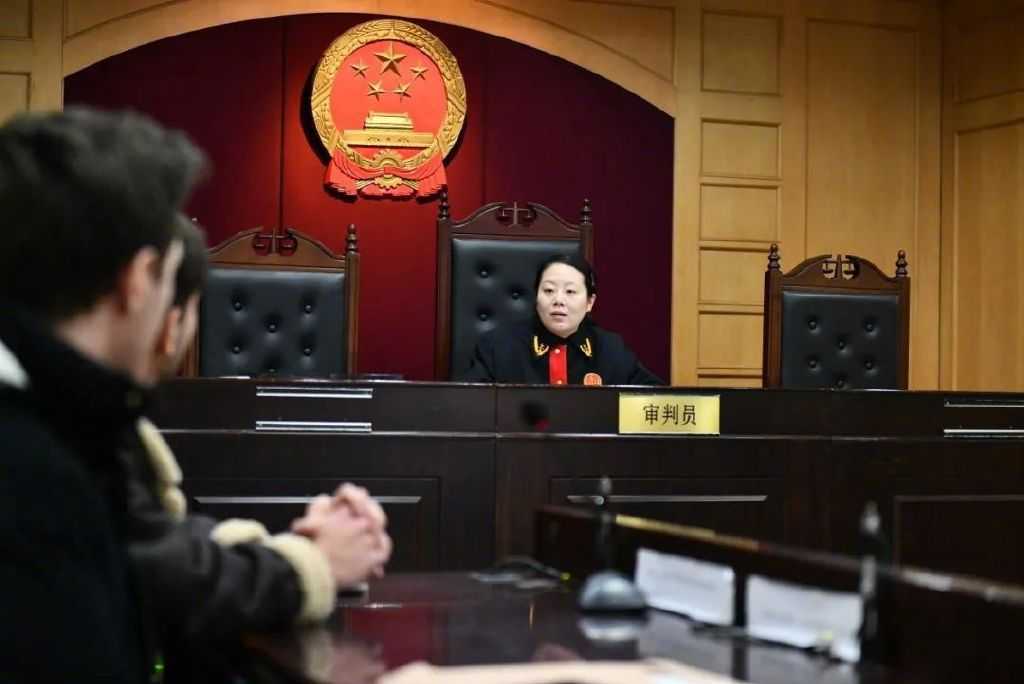 法官换AI：司法厅里的新鲜事儿