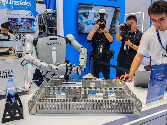 浙江AI机器人采购：价格、流程与市场行情全解析