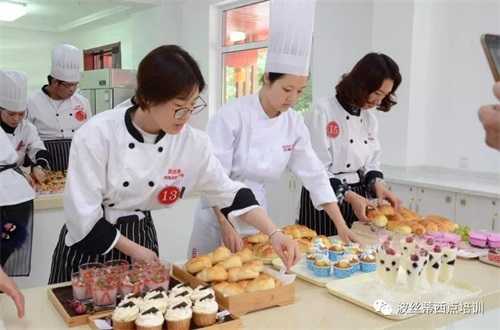 深圳学糕点真嘅有出路？睇完呢篇本地人嘅踩坑心得再决定！