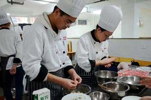 深圳学糕点真嘅有出路？睇完呢篇本地人嘅踩坑心得再决定！