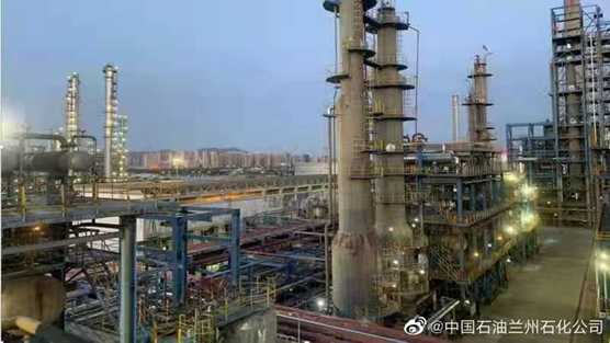 石油化工技术到底在折腾啥？从“傻大黑粗”到“分子手术”的生死突围