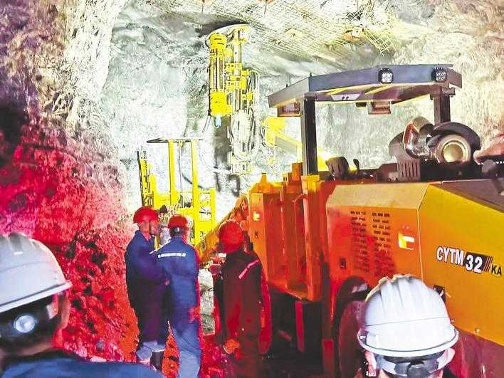 矿山挖出“新矿藏”:当AI开始读懂大地脉搏 矿山挖出“新矿藏”:当AI开始读懂大地脉搏