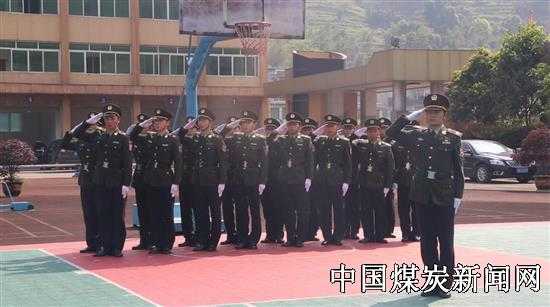 矿山深处的定盘星：技术队长咋就把活儿整得这么明白？