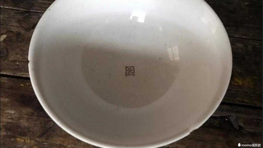 碗底方寸间的乾坤:从“号碗”吆喝到区块链微码的技艺传承 碗底方寸间的乾坤:从“号碗”吆喝到区块链微码的技艺传承