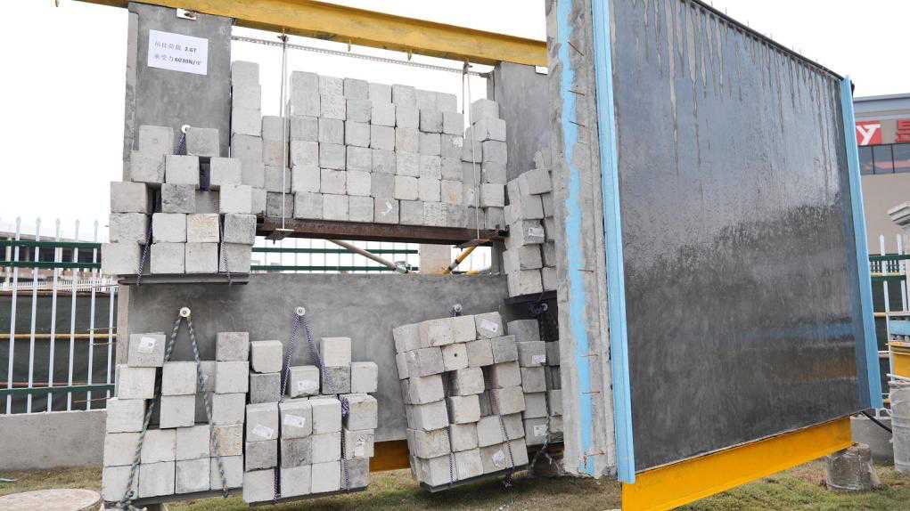 穿越屏障的智慧：从隔墙观物到心灵相通