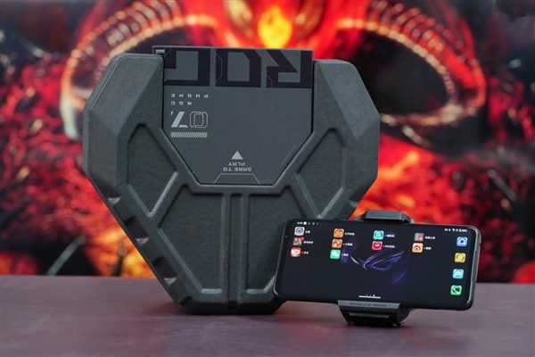 给工业机器装上一个会思考的“体温调节中枢”：聊聊AI温控芯片的门道