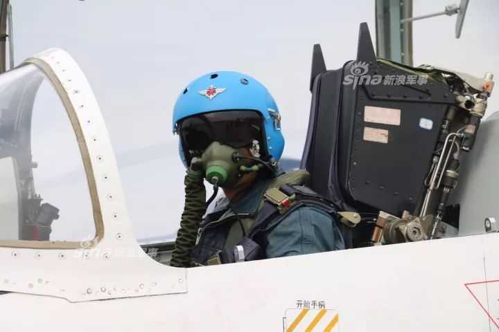 翱翔蓝天的新伙伴AI飞行学员如何改变传统航空培训