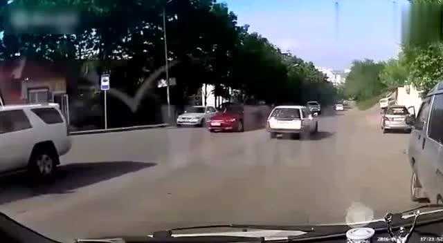 老司机亲授开车调头的独门诀窍，让你一把过不犯怵