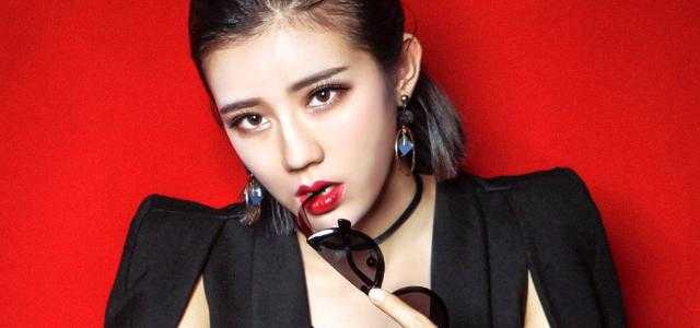 职场黑马与AI领航者：张桃的双面人生