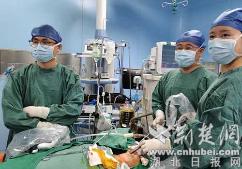 腔镜微创技术，手术新选择：小切口里的大世界